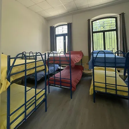 El Vagon Bar-albergue Hostel *