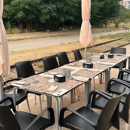 El Vagon Bar-albergue ホステル ベハル